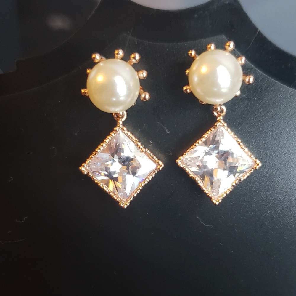 Earings Zircon stone NWT